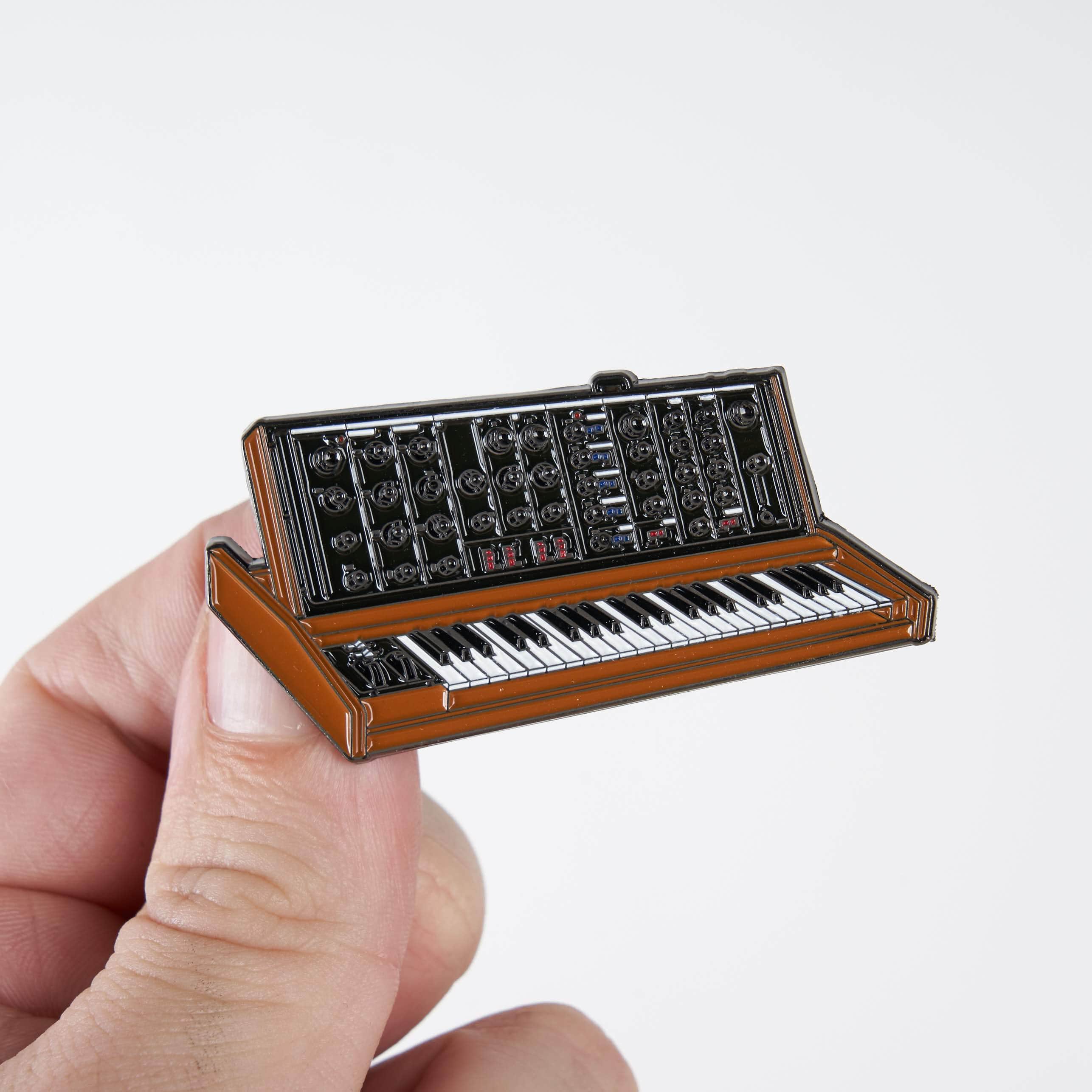 Moog Minimoog Voyager Vintage Synth Synthesizer Piano Enamel Pin Badge Official Exclusive